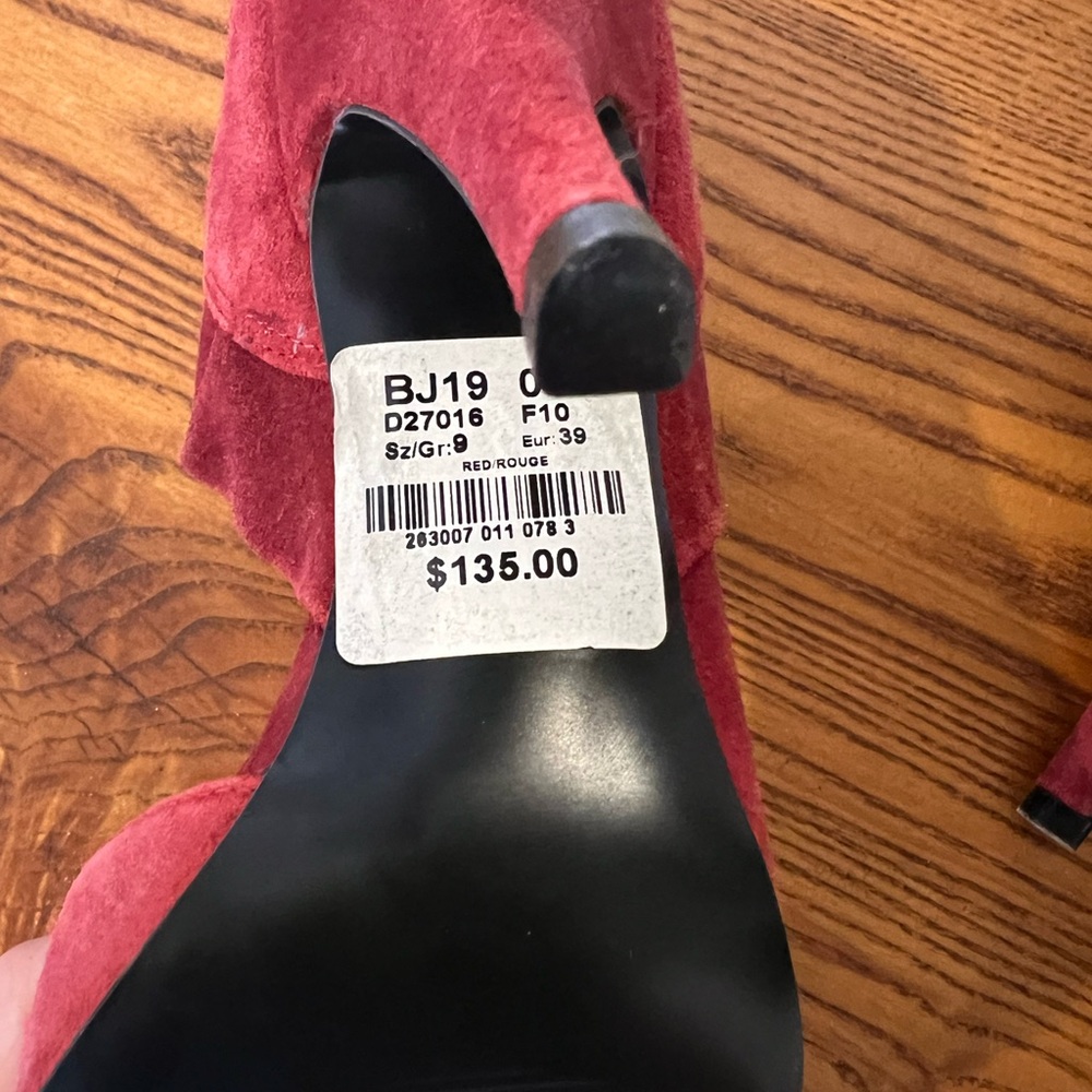 Guess Burgundy Ruffle Heels - Picture 2 of 2